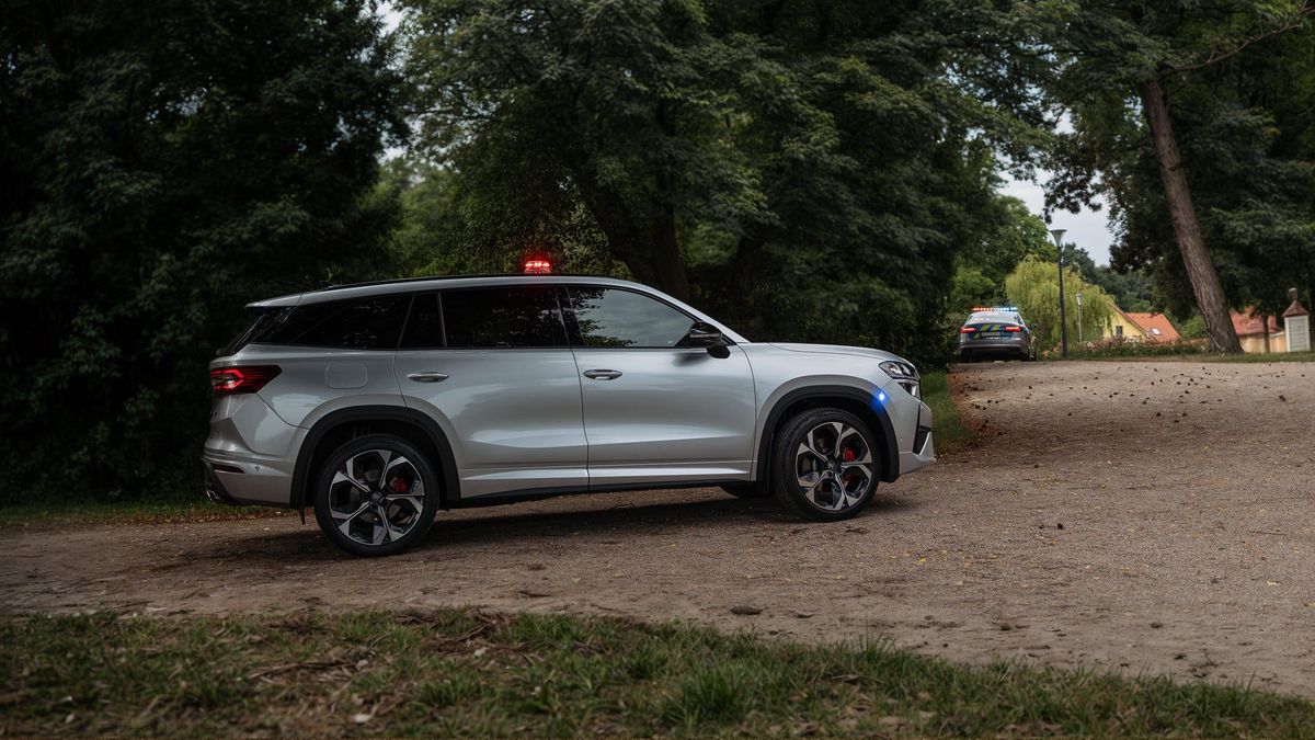 Ochranná služba Policie vyfasovala nové Škodovky: Jezdí dobře, ale na jednu věc si stěžují. Nemůžeme souhlasit víc
